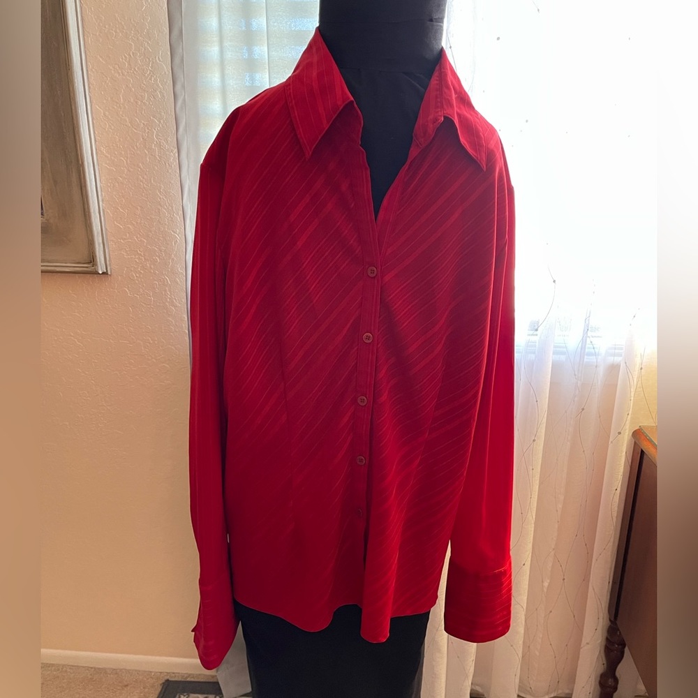 Jacquelyn Smith button up long sleeve blouse. Size XL, most likely. Red.